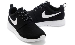 Nike Roshe Run (Black/White) черно-белые (35-44)