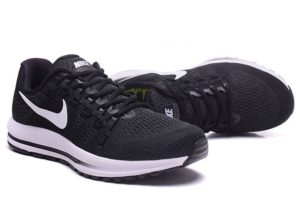 Nike Zoom Vomero 12 черные с белым (40-44)