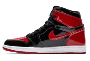 Nike Air Jordan 1 Retro High OG 'Patent Bred' черные с красным кожаные лакированные мужские-женские (40-45)